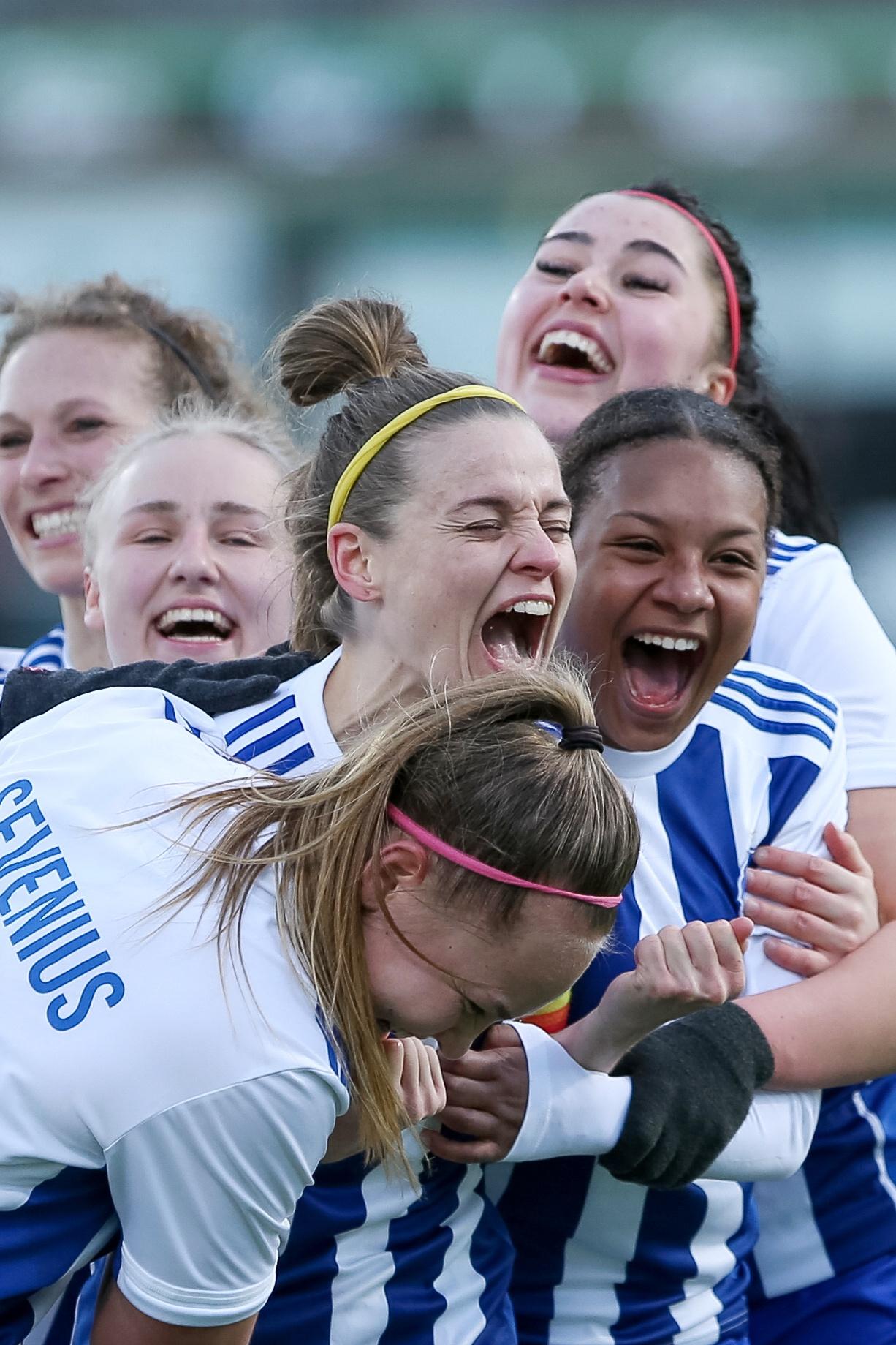 klubin-joukkueiden-kausi-2022-mira-l-nnqvistin-kuvina-fan-club-forza